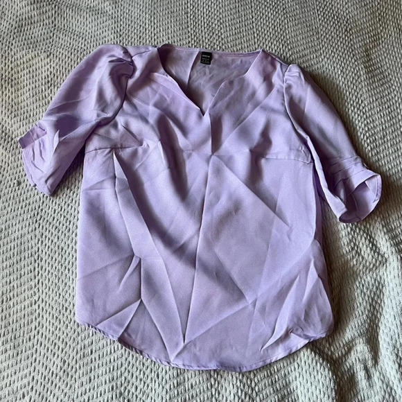 🖤New Solid Lightweight Notched Neck Blouse🖤 - Picture 3 of 7